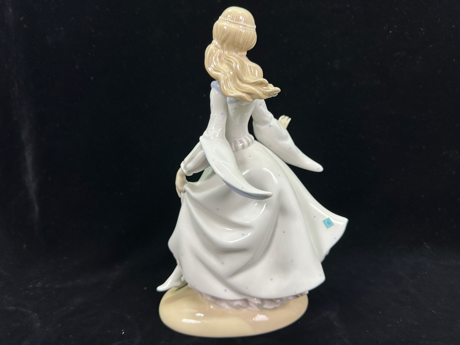 Vintage Lladro 'Cinderella' Porcelain Figurine #4828 9.75'H 1972-1988 [Photo 5]
