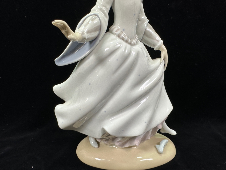 Vintage Lladro 'Cinderella' Porcelain Figurine #4828 9.75'H 1972-1988 [Photo 4]