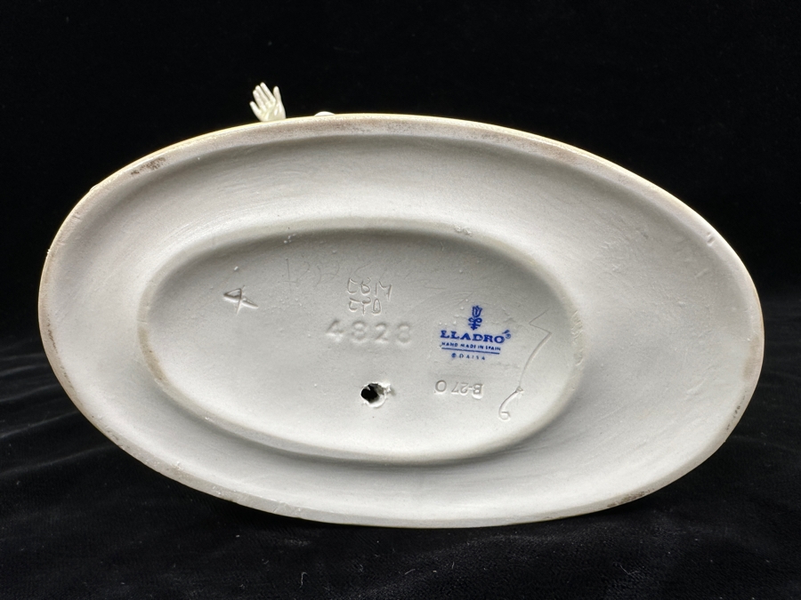 Vintage Lladro 'Cinderella' Porcelain Figurine #4828 9.75'H 1972-1988 [Photo 6]