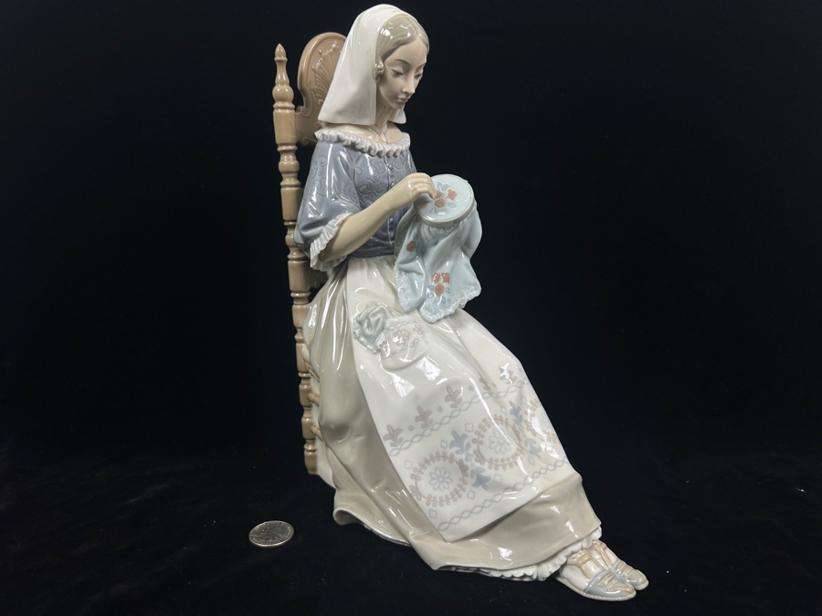 Vintage Lladro 'Embroiderer' Porcelain Figurine #4865 11'H 1974-1994 [Photo 4]