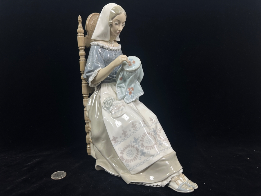 Vintage Lladro 'Embroiderer' Porcelain Figurine #4865 11'H 1974-1994 [Photo 3]