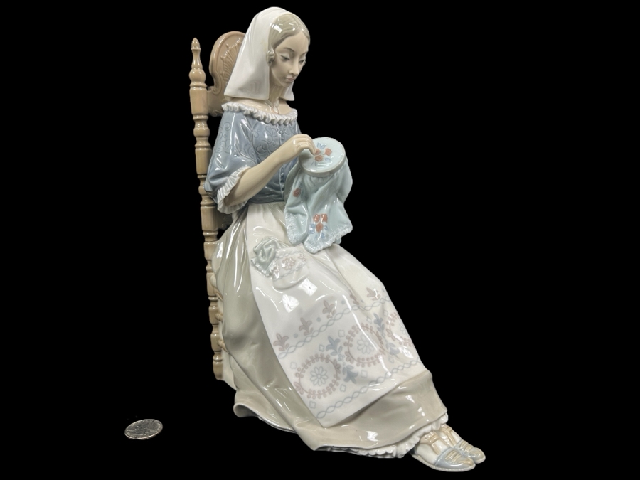 Vintage Lladro 'Embroiderer' Porcelain Figurine #4865 11'H 1974-1994 [Photo 1]