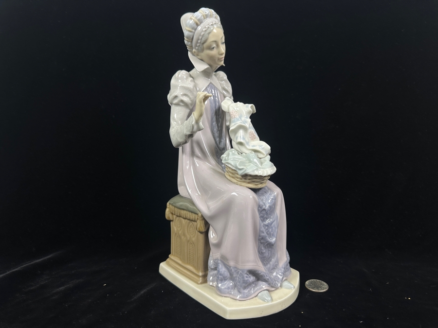 Vintage Lladro 'Medieval Lady Embroidering' Porcelain Figurine #5126 11.5'H 1980-1992 [Photo 5]