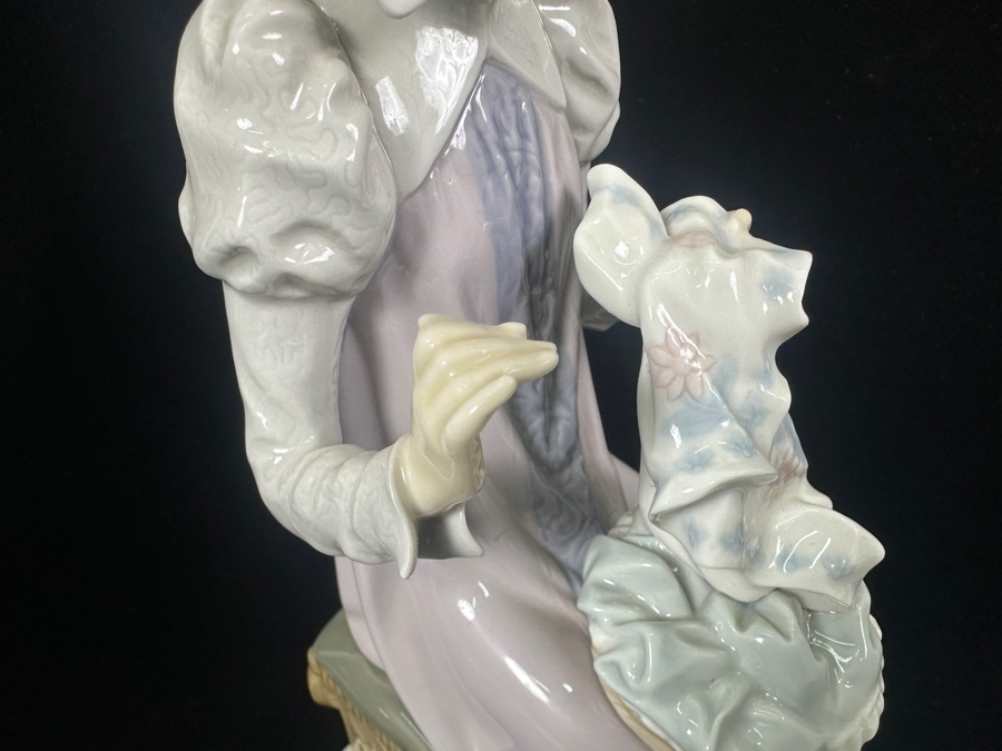 Vintage Lladro 'Medieval Lady Embroidering' Porcelain Figurine #5126 11.5'H 1980-1992 [Photo 6]