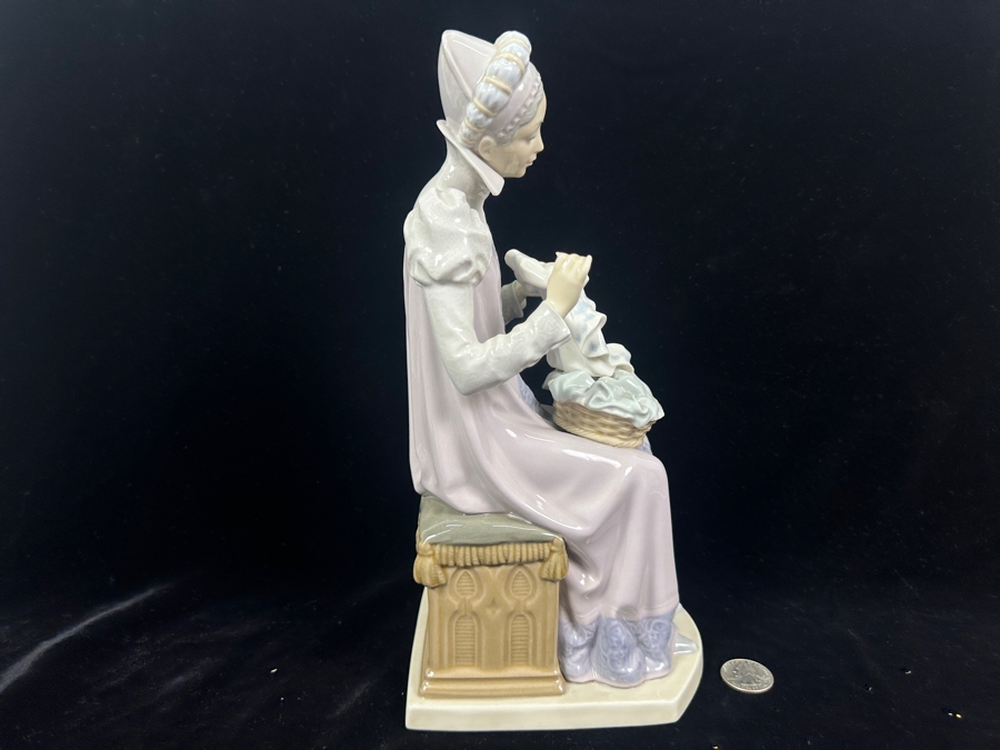 Vintage Lladro 'Medieval Lady Embroidering' Porcelain Figurine #5126 11.5'H 1980-1992 [Photo 8]
