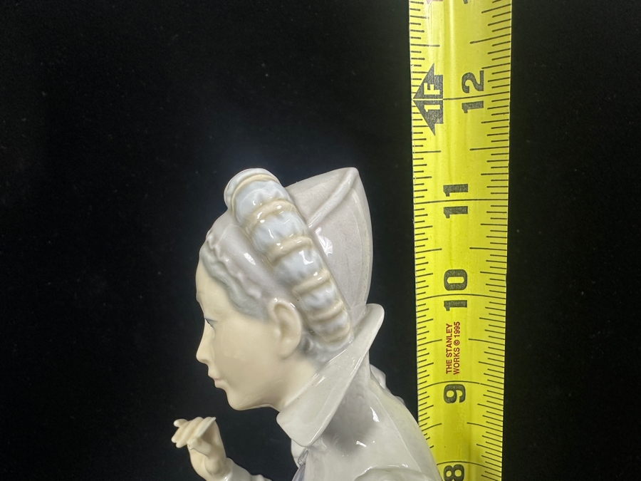 Vintage Lladro 'Medieval Lady Embroidering' Porcelain Figurine #5126 11.5'H 1980-1992 [Photo 11]