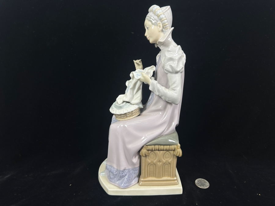 Vintage Lladro 'Medieval Lady Embroidering' Porcelain Figurine #5126 11.5'H 1980-1992 [Photo 10]