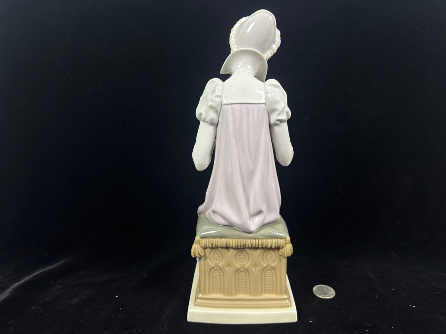 Vintage Lladro 'Medieval Lady Embroidering' Porcelain Figurine #5126 11.5'H 1980-1992 [Photo 9]