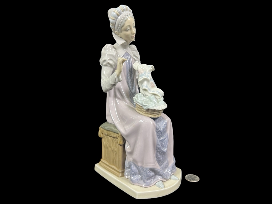 Vintage Lladro 'Medieval Lady Embroidering' Porcelain Figurine #5126 11.5'H 1980-1992 [Photo 1]