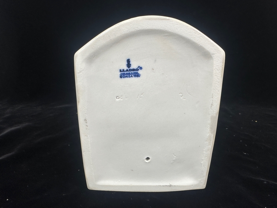 Vintage Lladro 'Medieval Lady Embroidering' Porcelain Figurine #5126 11.5'H 1980-1992 [Photo 12]