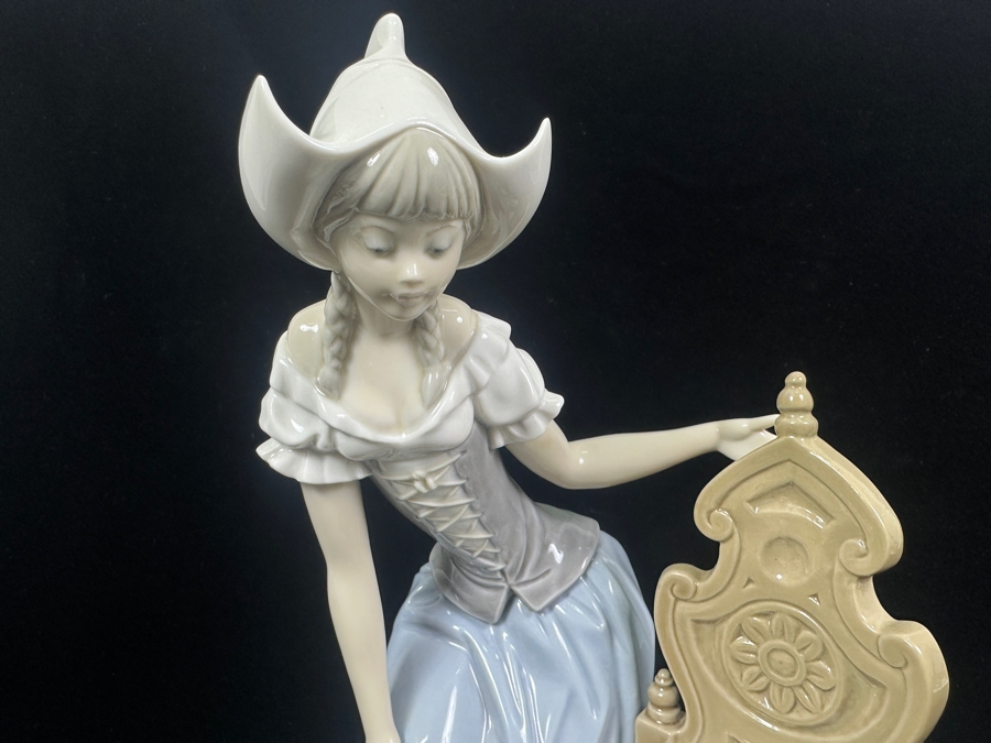 Vintage Lladro 'Dutch Mother' Porcelain Figurine #5083 12'H  [Photo 6]