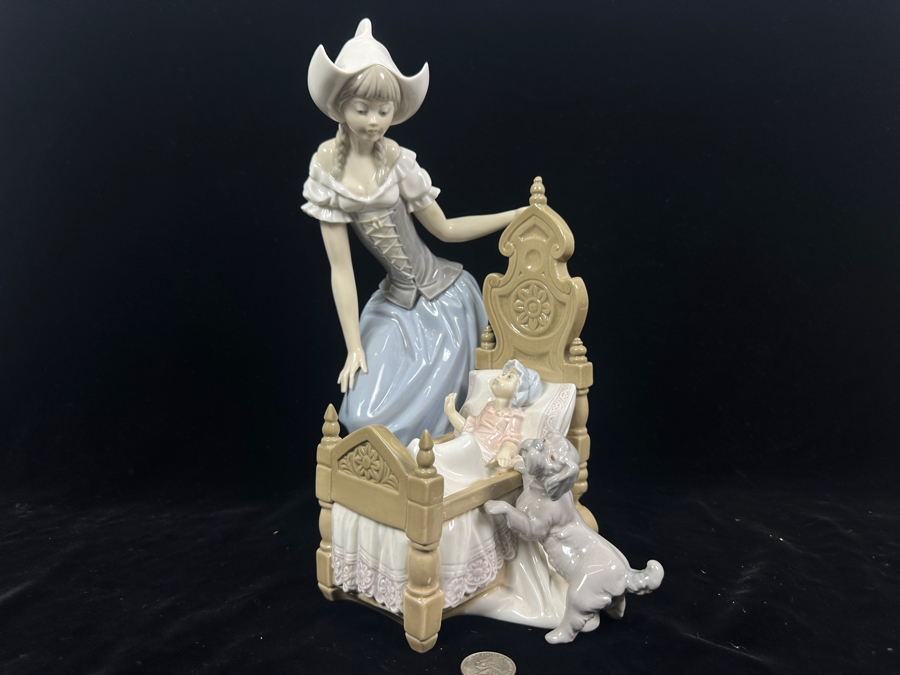 Vintage Lladro 'Dutch Mother' Porcelain Figurine #5083 12'H  [Photo 3]