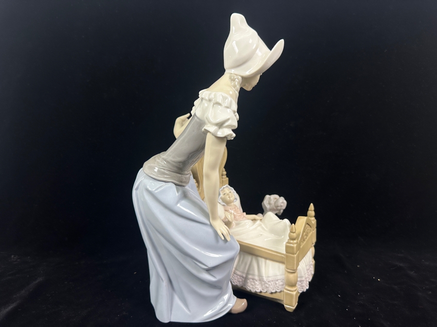 Vintage Lladro 'Dutch Mother' Porcelain Figurine #5083 12'H  [Photo 10]