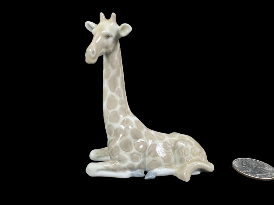 Vintage Lladro 'Mini Giraffe' Porcelain Figurine #5316 3.25'H 1985-1990 [Photo 1]