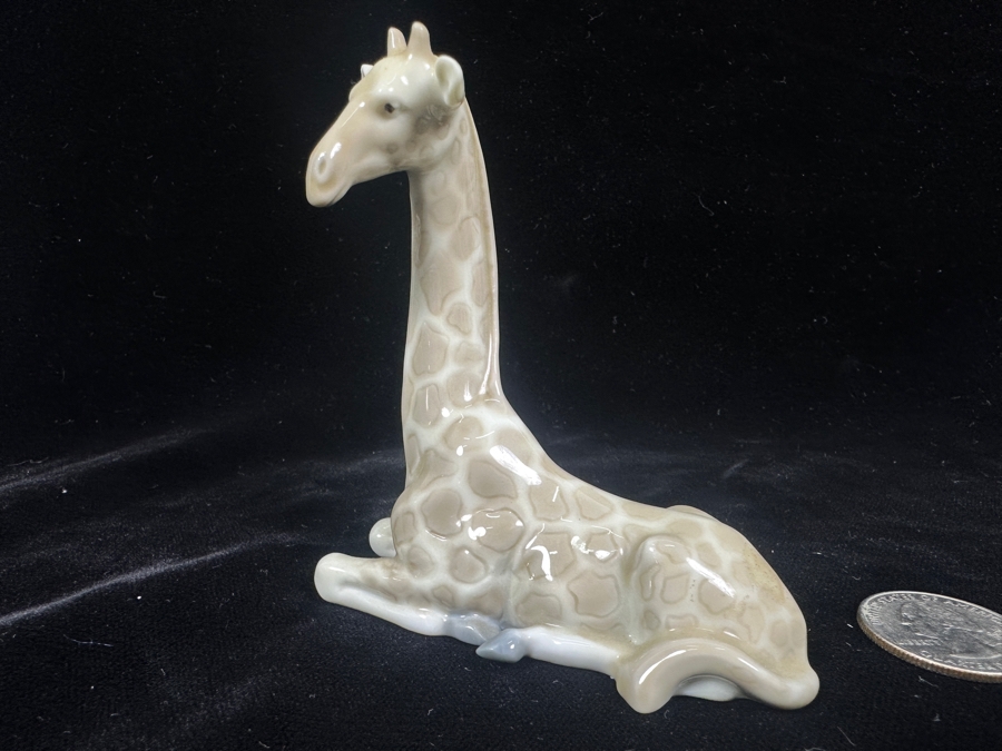 Vintage Lladro 'Mini Giraffe' Porcelain Figurine #5316 3.25'H 1985-1990 [Photo 3]