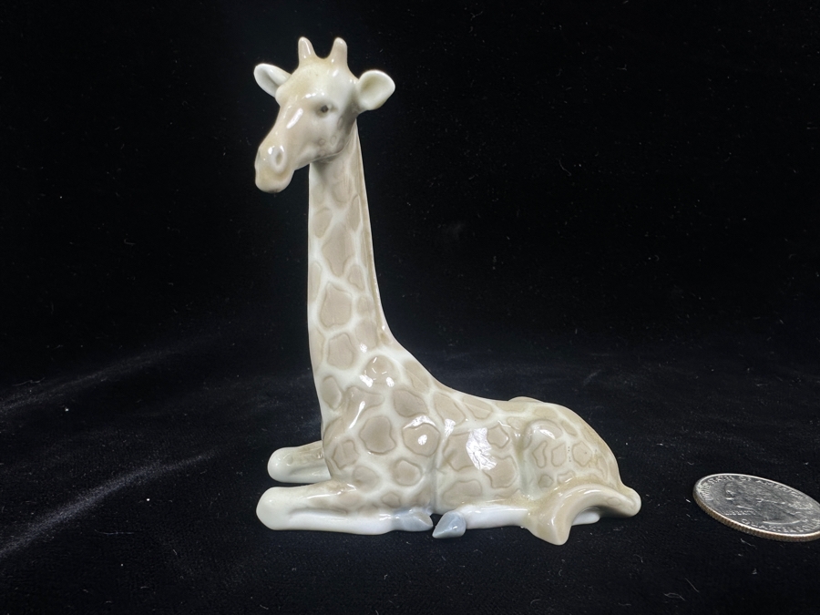 Vintage Lladro 'Mini Giraffe' Porcelain Figurine #5316 3.25'H 1985-1990 [Photo 2]