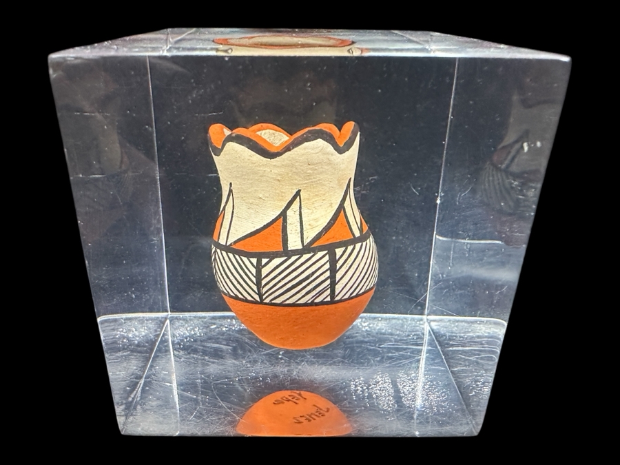 Vintage Native American Pottery Yepa Jemez Encased In A Lucite 2.5' Cube [Photo 2]