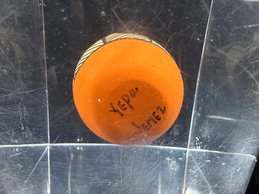 Vintage Native American Pottery Yepa Jemez Encased In A Lucite 2.5' Cube [Photo 5]