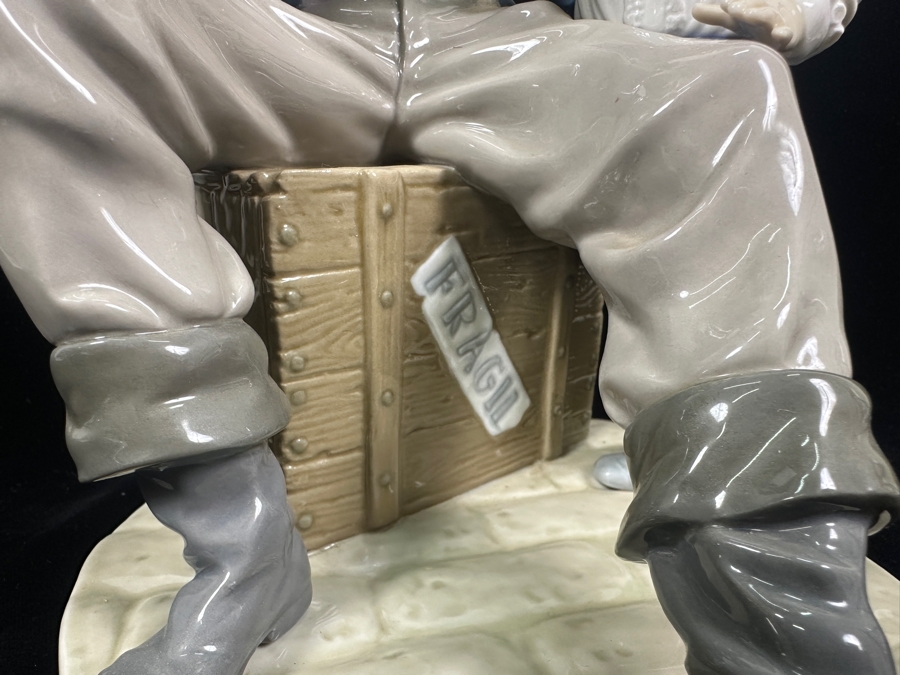 Vintage Lladro 'A Tall Yarn' Porcelain Figurine #5207 11.5'H 1984-2003 [Photo 6]