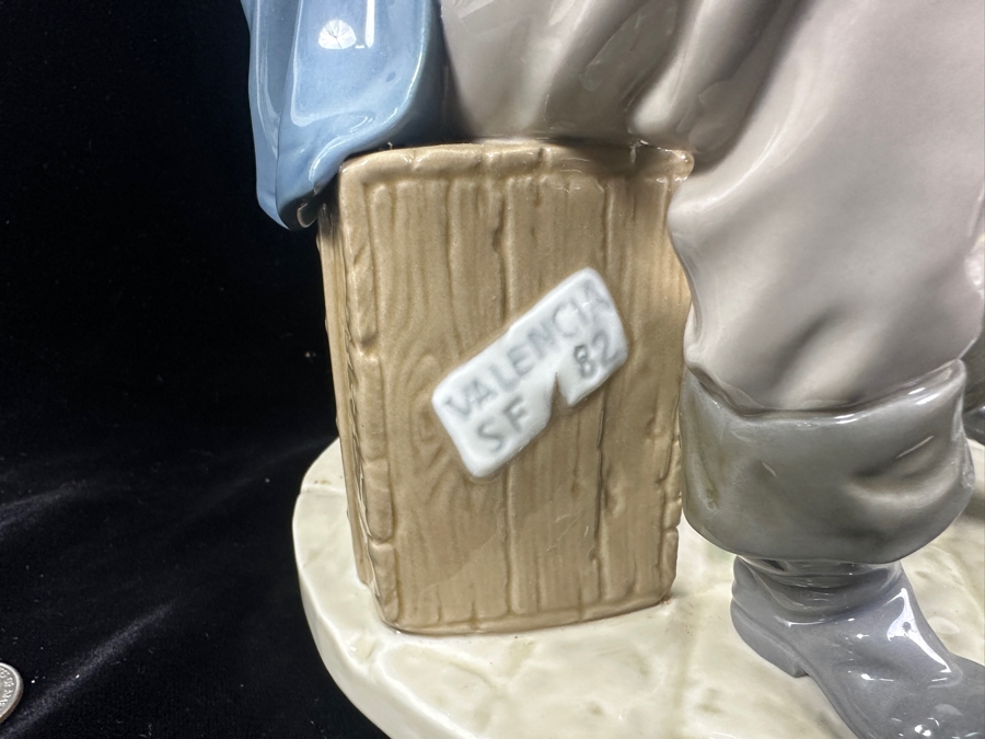 Vintage Lladro 'A Tall Yarn' Porcelain Figurine #5207 11.5'H 1984-2003 [Photo 9]