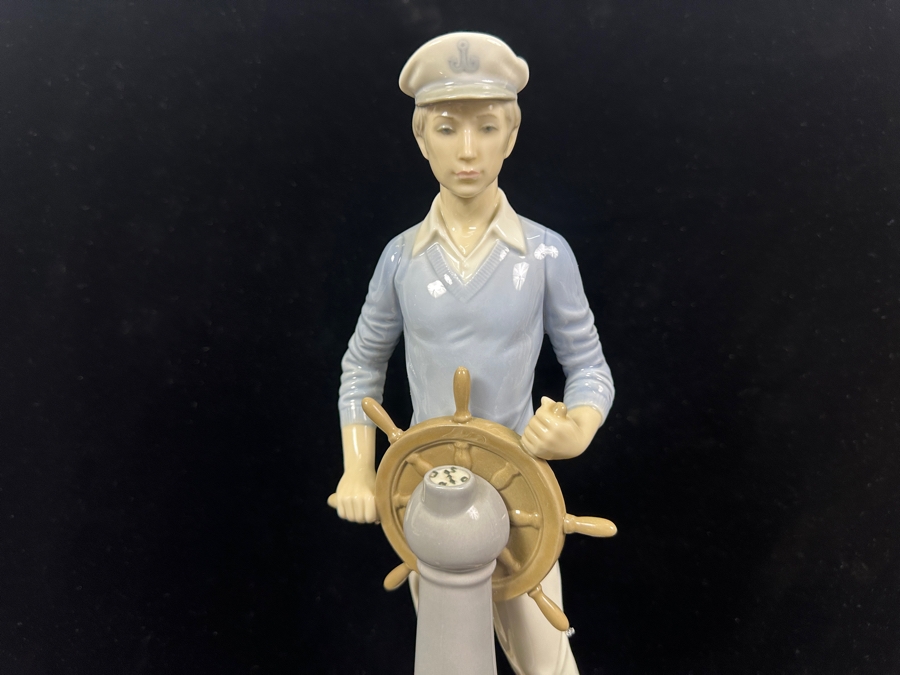 Vintage Lladro 'Yachtsman' Porcelain Figurine #5206 13.5'H 1984-1994 [Photo 5]