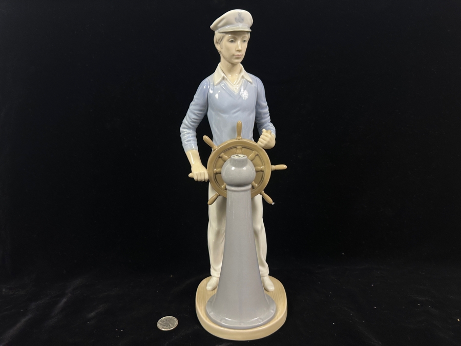 Vintage Lladro 'Yachtsman' Porcelain Figurine #5206 13.5'H 1984-1994 [Photo 2]