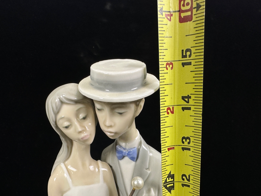 Vintage Lladro 'Sweethearts' Porcelain Figurine #4598 15'H 1969-1985 [Photo 12]