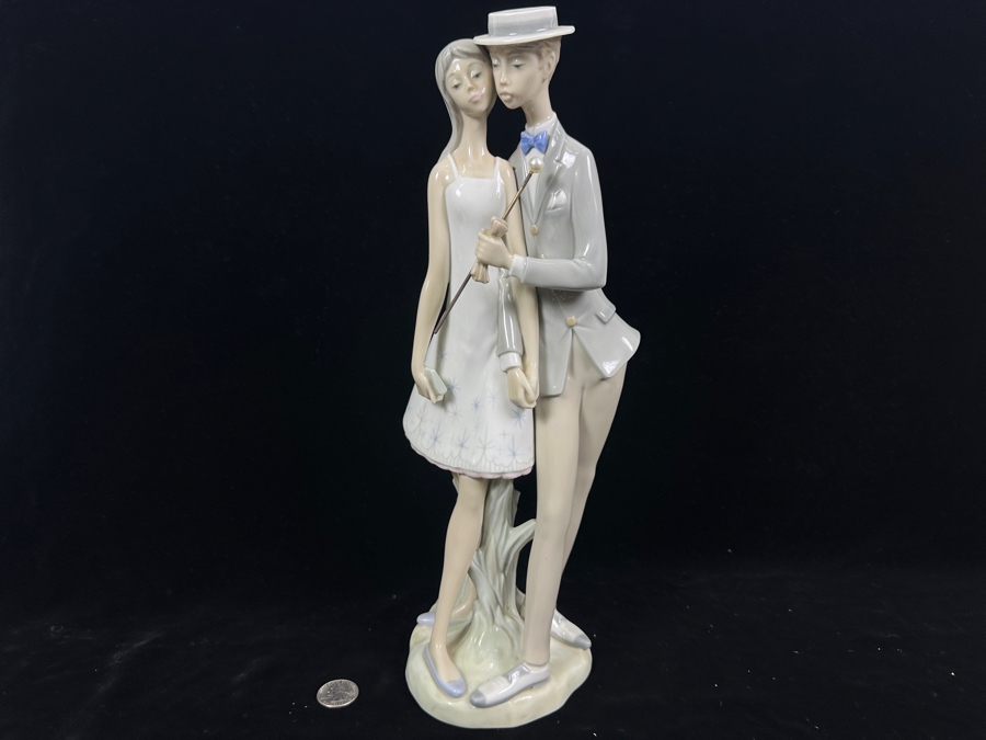 Vintage Lladro 'Sweethearts' Porcelain Figurine #4598 15'H 1969-1985 [Photo 3]