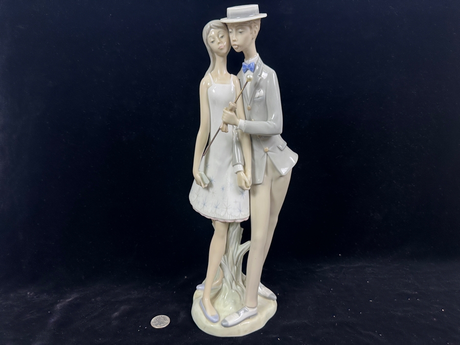 Vintage Lladro 'Sweethearts' Porcelain Figurine #4598 15'H 1969-1985 [Photo 2]