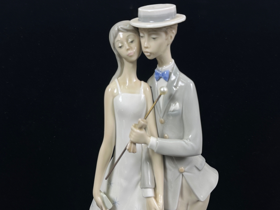 Vintage Lladro 'Sweethearts' Porcelain Figurine #4598 15'H 1969-1985 [Photo 4]