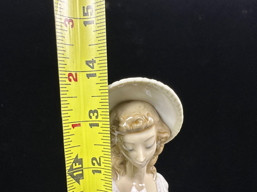 Vintage Lladro 'Dainty Lady' Porcelain Figurine #4934 14'H 1974-1985 [Photo 11]