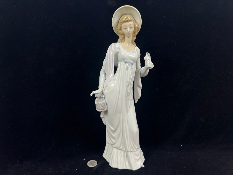 Vintage Lladro 'Dainty Lady' Porcelain Figurine #4934 14'H 1974-1985 [Photo 2]
