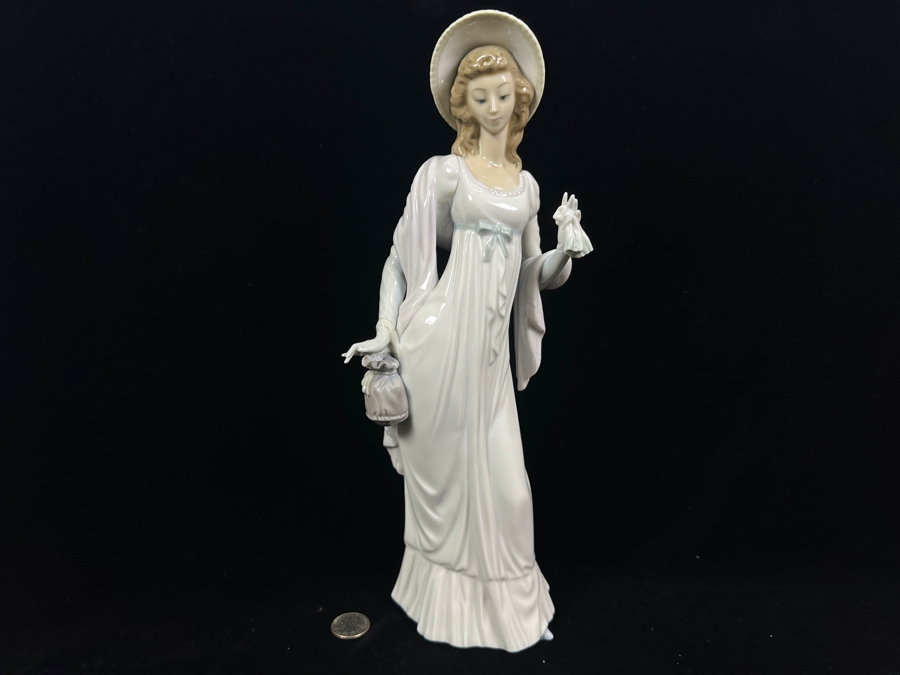 Vintage Lladro 'Dainty Lady' Porcelain Figurine #4934 14'H 1974-1985 [Photo 3]