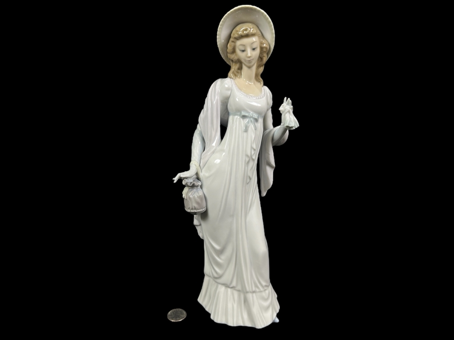 Vintage Lladro 'Dainty Lady' Porcelain Figurine #4934 14'H 1974-1985