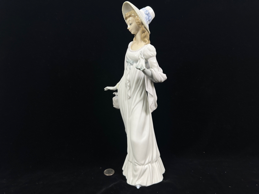 Vintage Lladro 'Dainty Lady' Porcelain Figurine #4934 14'H 1974-1985 [Photo 9]