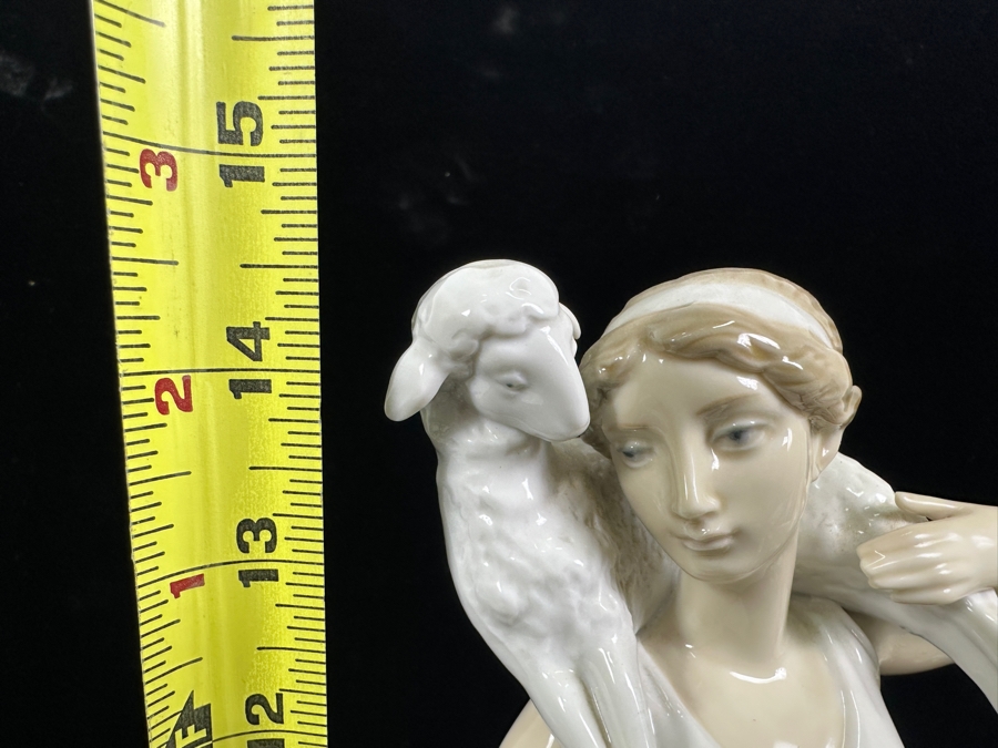Nao by Lladro Greek Shepherdess Porcelain Figurine 14.5'H 1980 [Photo 8]