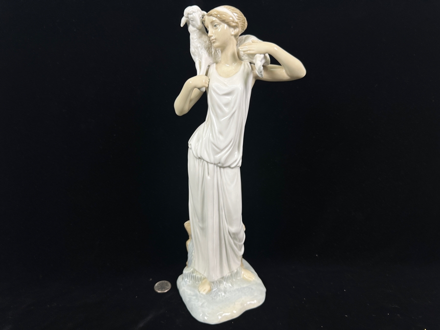 Nao by Lladro Greek Shepherdess Porcelain Figurine 14.5'H 1980 [Photo 2]