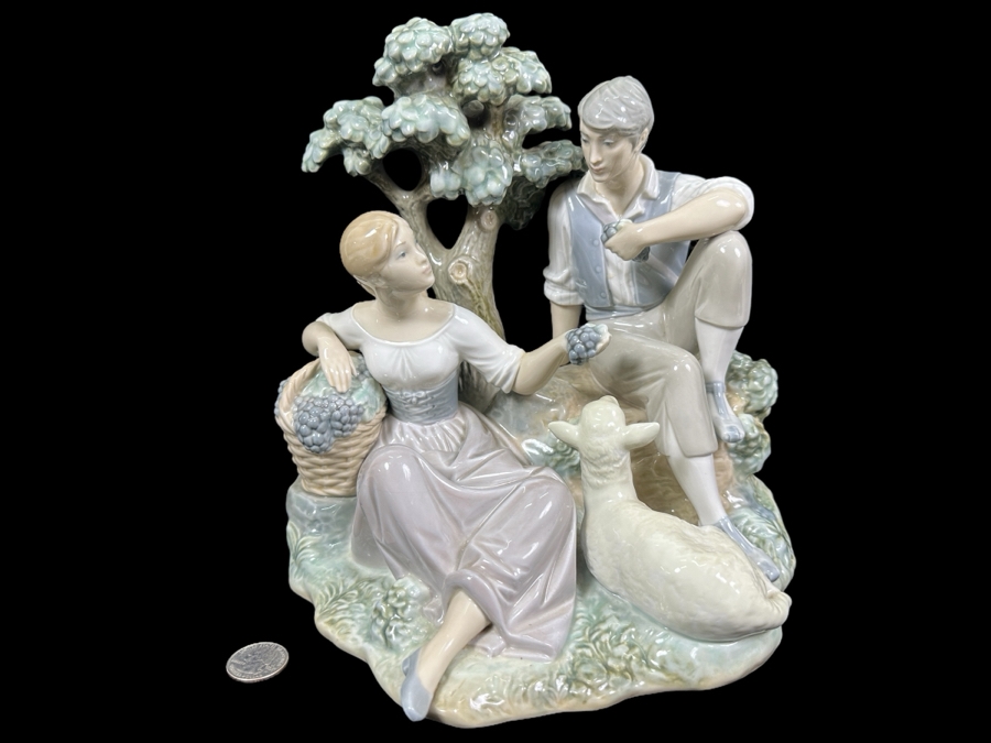 Vintage Lladro 'Pastoral Couple with Lamb' Porcelain Figurine #5047 10.5'H x 10W 1980-1981