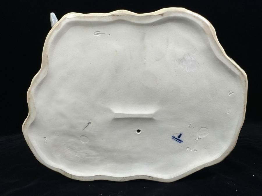 Vintage Lladro 'Pastoral Couple with Lamb' Porcelain Figurine #5047 10.5'H x 10W 1980-1981 [Photo 13]