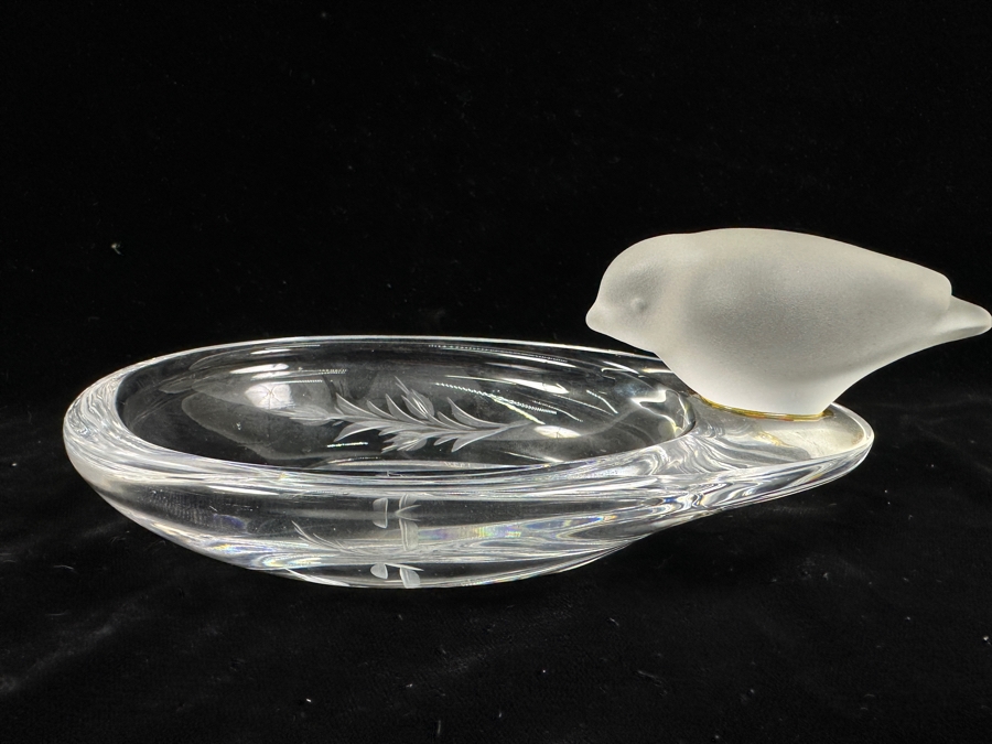 Vintage Art Vannes France Crystal Candy Dish With Frosted Bird Perched On Edge 7.5'W X 2.5'H [Photo 5]