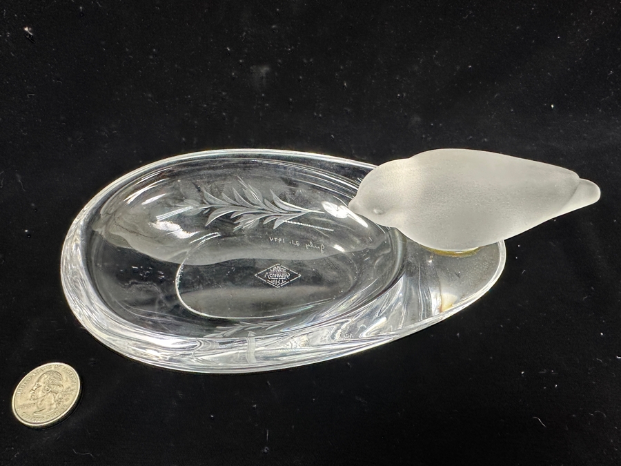 Vintage Art Vannes France Crystal Candy Dish With Frosted Bird Perched On Edge 7.5'W X 2.5'H [Photo 2]