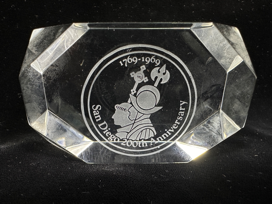 Vintage 1969 San Diego 200th Anniversary Crystal Paperweight 3.25'W [Photo 2]