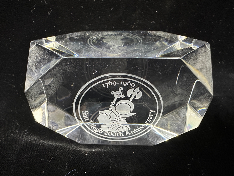 Vintage 1969 San Diego 200th Anniversary Crystal Paperweight 3.25'W [Photo 3]