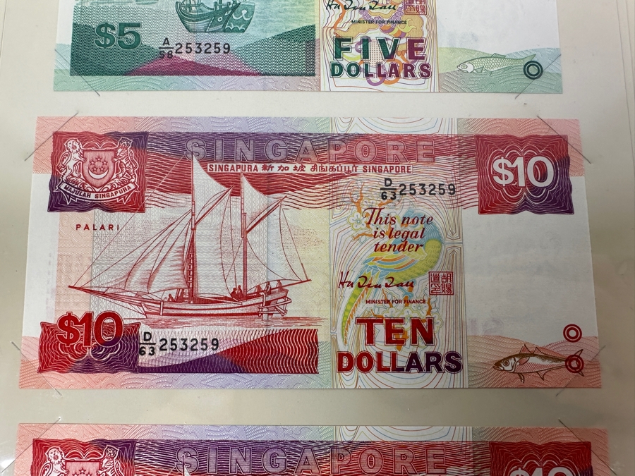 Mint Uncirculated 'Ship' Series Singapore Currency Notes (1) $5 Note And (2) $10 Notes Paying Tribute To Merchant Shipping To The Busiest Shipping Port In The World Released on 11th Of November 1994 Limited To 5,000 Sets [Photo 10]