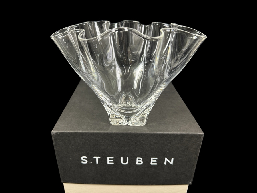 Signed Steuben Handkerchief Vase With Original Box 5.5'H Retails $675 [Photo 2]