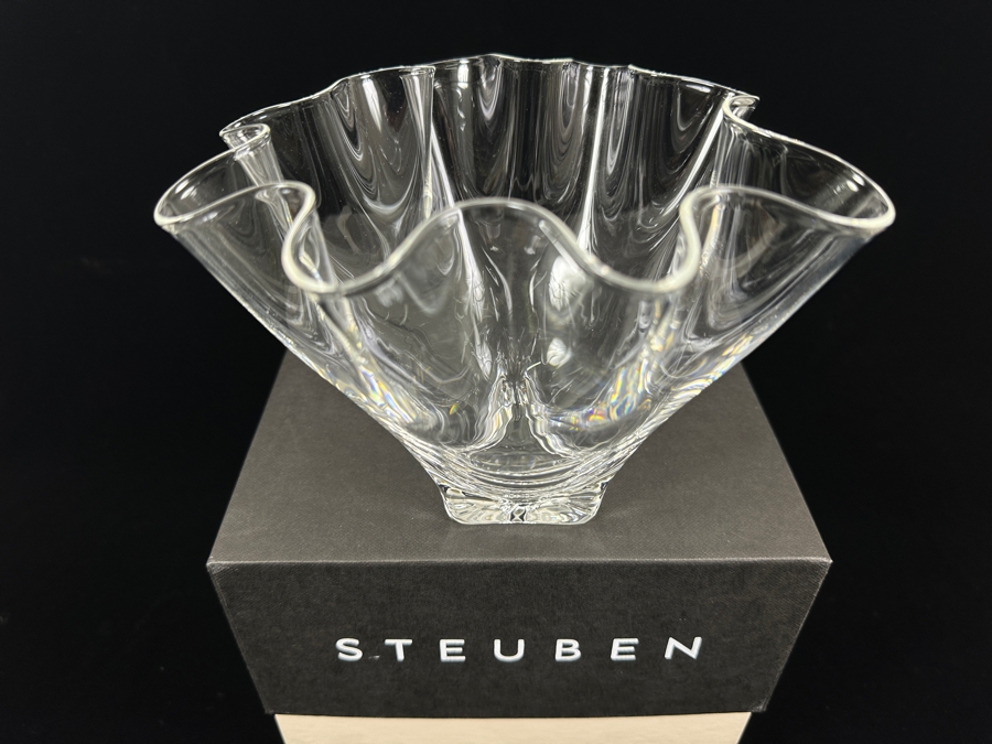 Signed Steuben Handkerchief Vase With Original Box 5.5'H Retails $675 [Photo 6]