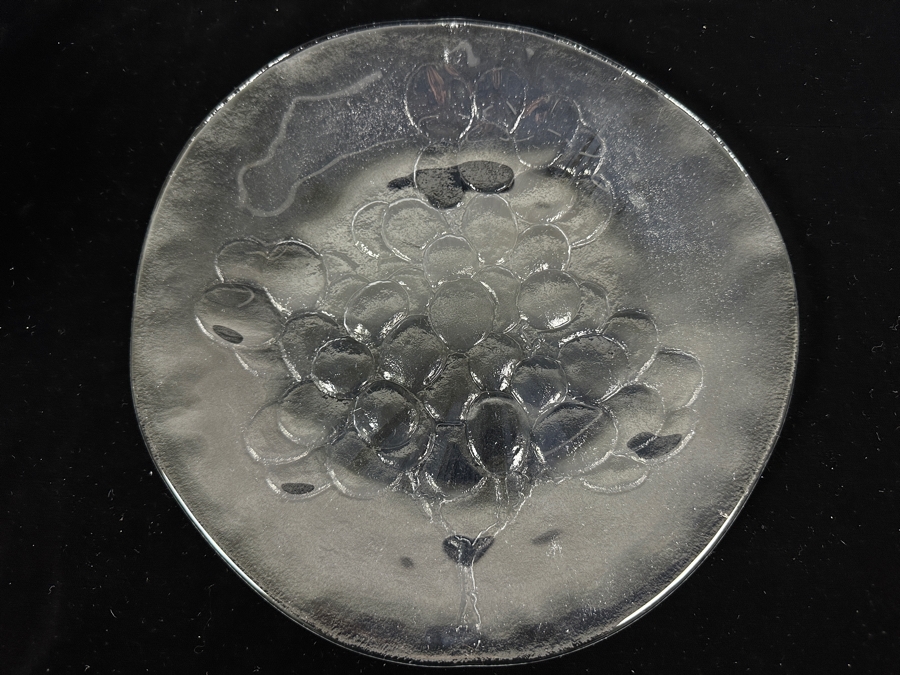 (17) Kosta Boda Sweden Grape 10 3/8' Dinner Plates Replacements Value $1,529 [Photo 4]
