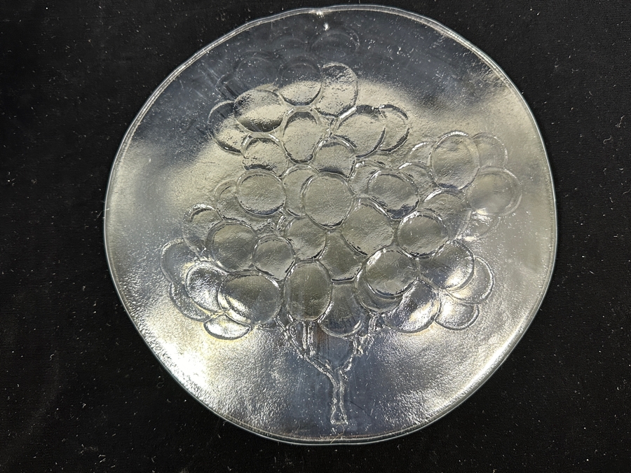 (17) Kosta Boda Sweden Grape 10 3/8' Dinner Plates Replacements Value $1,529 [Photo 5]