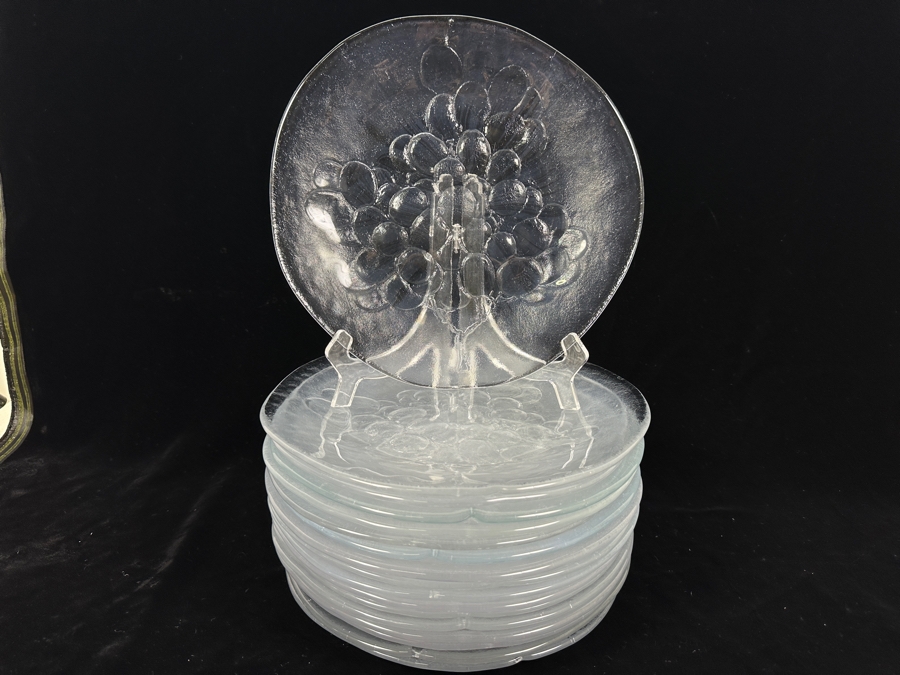 (17) Kosta Boda Sweden Grape 10 3/8' Dinner Plates Replacements Value $1,529 [Photo 2]