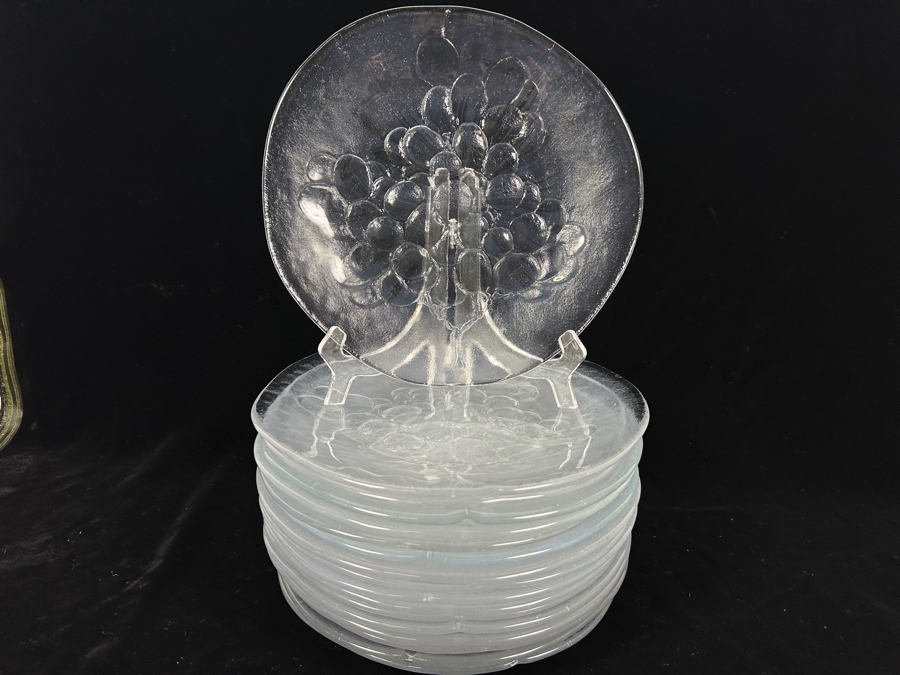 (17) Kosta Boda Sweden Grape 10 3/8' Dinner Plates Replacements Value $1,529 [Photo 3]